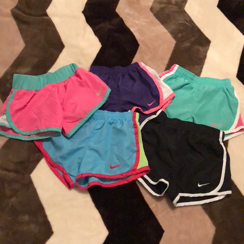 Lot of little girls Nike shorts